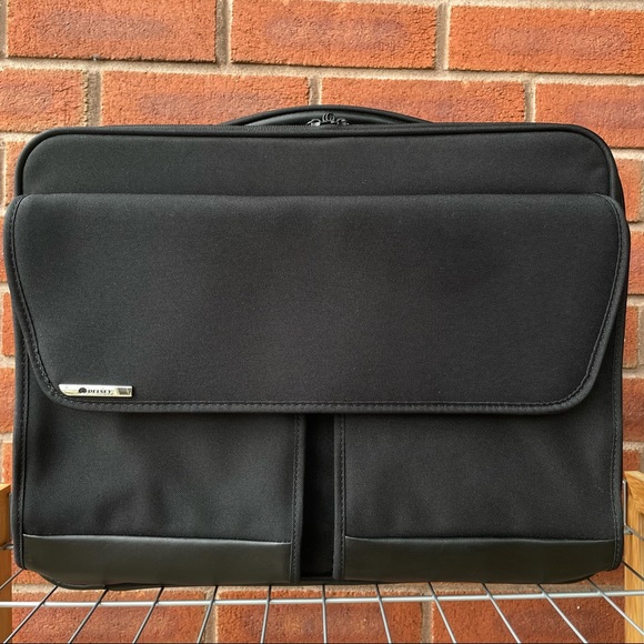Delsey Black Laptop Office Messenger Bag with Pockets - Picture 1 of 16